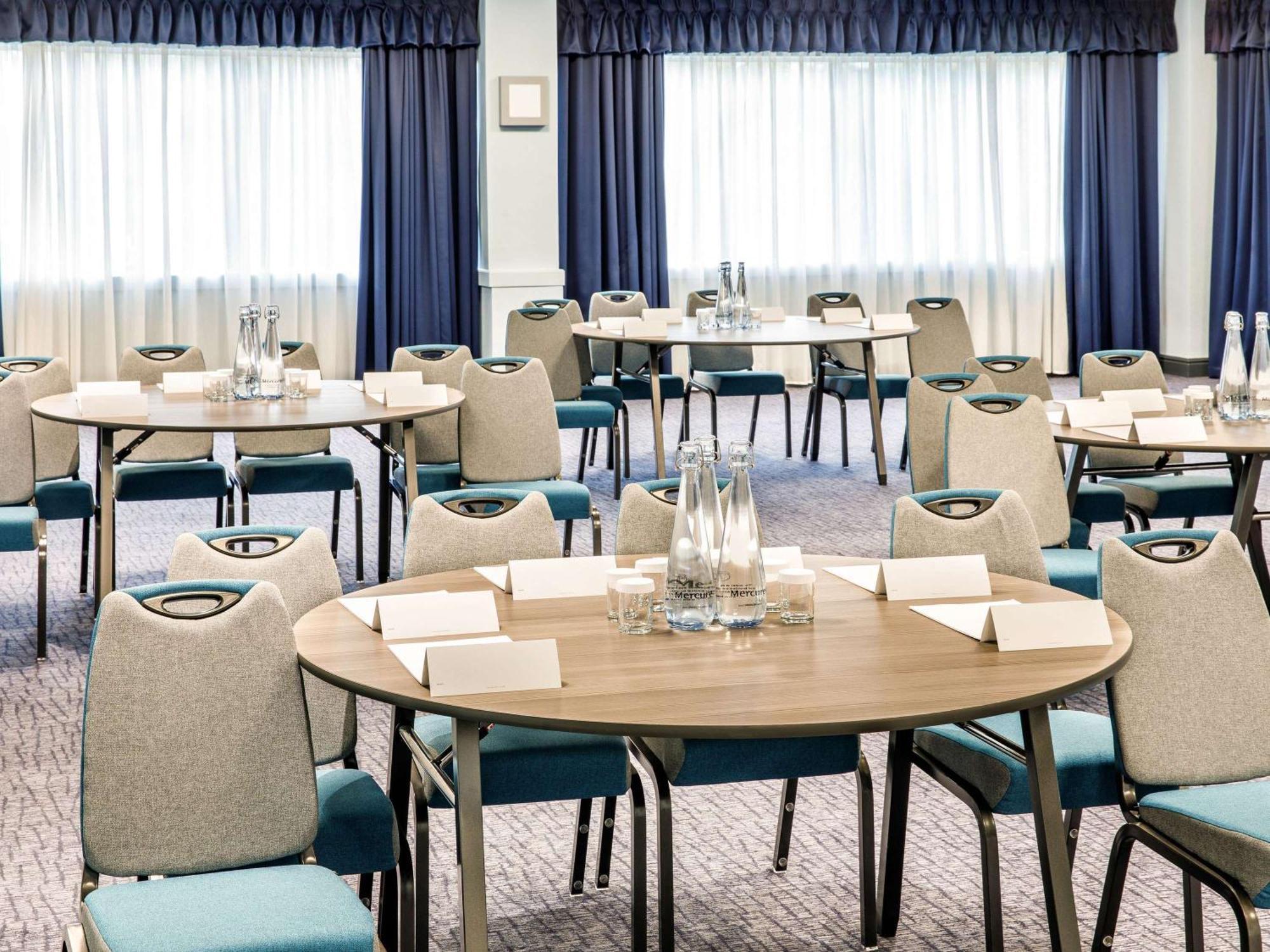Mercure Cardiff North Hotel Exterior foto